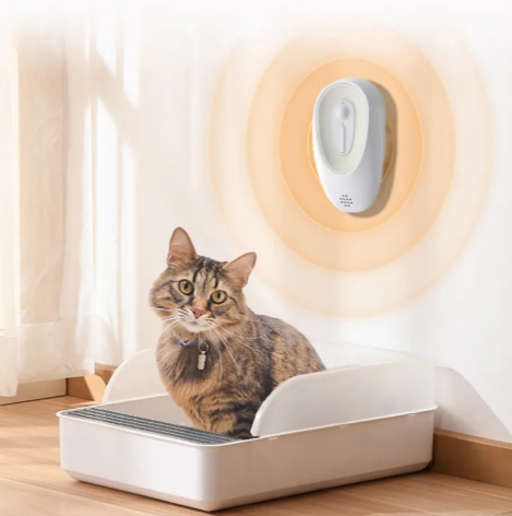 Pet odor eliminator for litter boxes by Petcartsupply.store, showing a spray bottle and freshening the area.