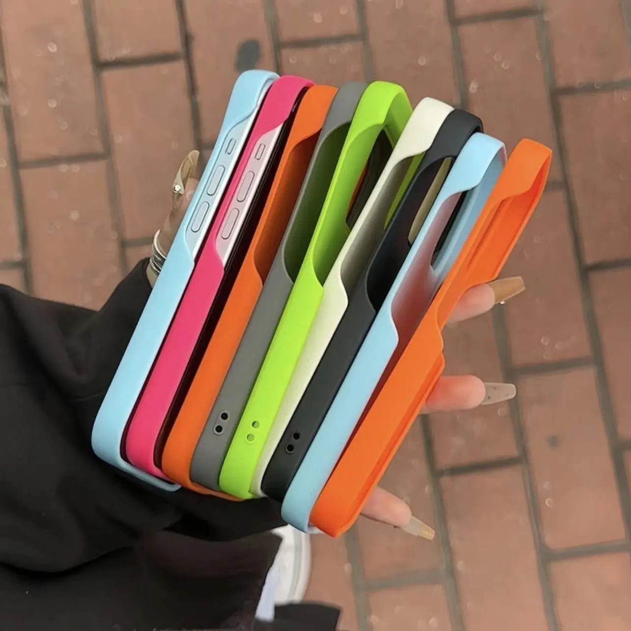 Half-pack graphite case from Petcartsupply.store showing a compact, durable case with graphite material and secure closure.